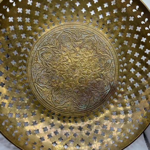 Vintage 1970’s Brass Bowl with Quatrefoil Cut Outs and Embossed Design - Picture 5 of 8